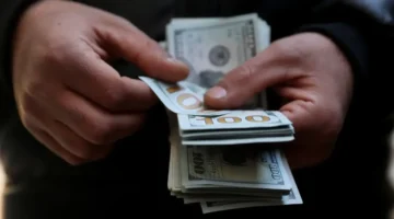 سعر الدولار مقابل الدينار العراقي يسجل 1,438 ديناراً في تعاملات الثلاثاء